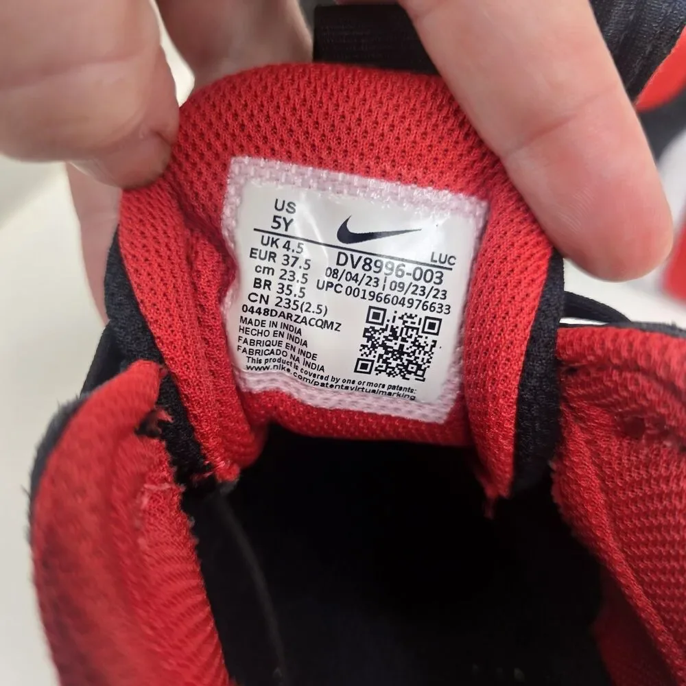 Nike Kids' 5Y Team Hustle D 11 Basketball Shoes Hook & Loop Strap Black Red